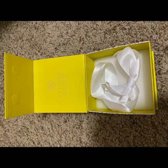 Gift Bag & Box - Picture 3 of 4